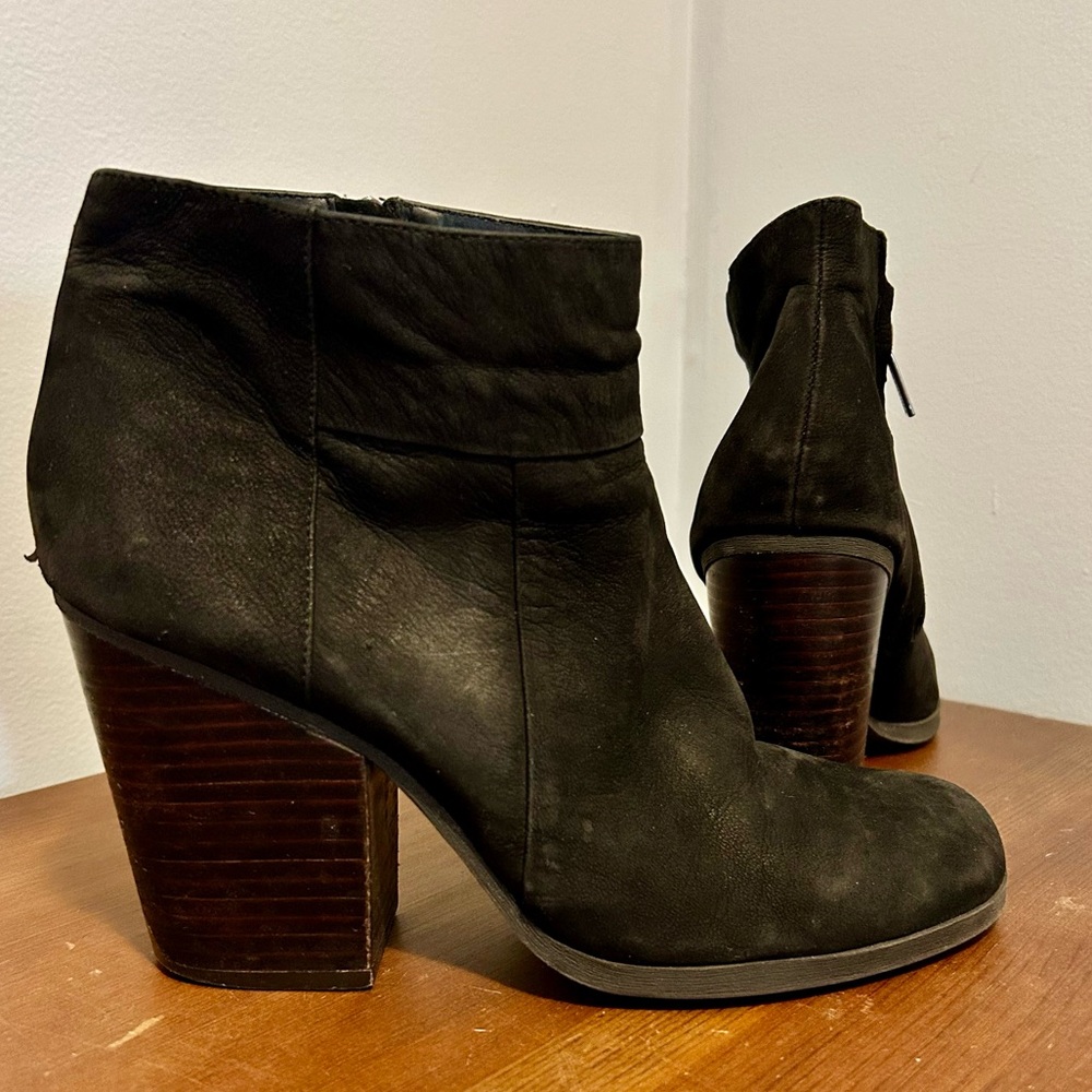 Kenneth Cole Reaction Black Leather Ankle Boots Block Heel Side Zip Size 10